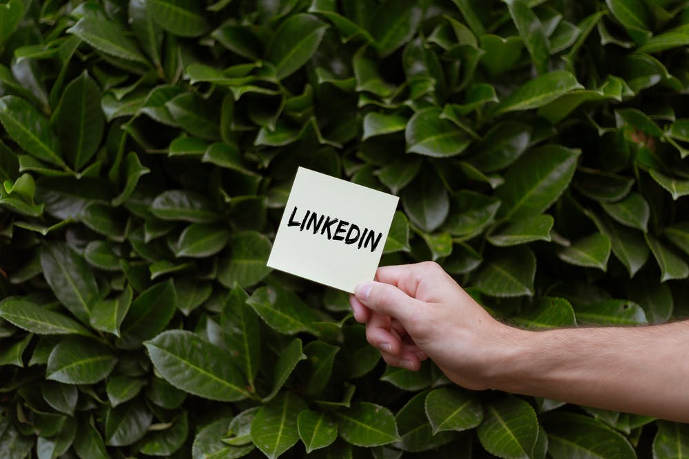 How to Advertise on LinkedIn : Guide for Beginners in 2022